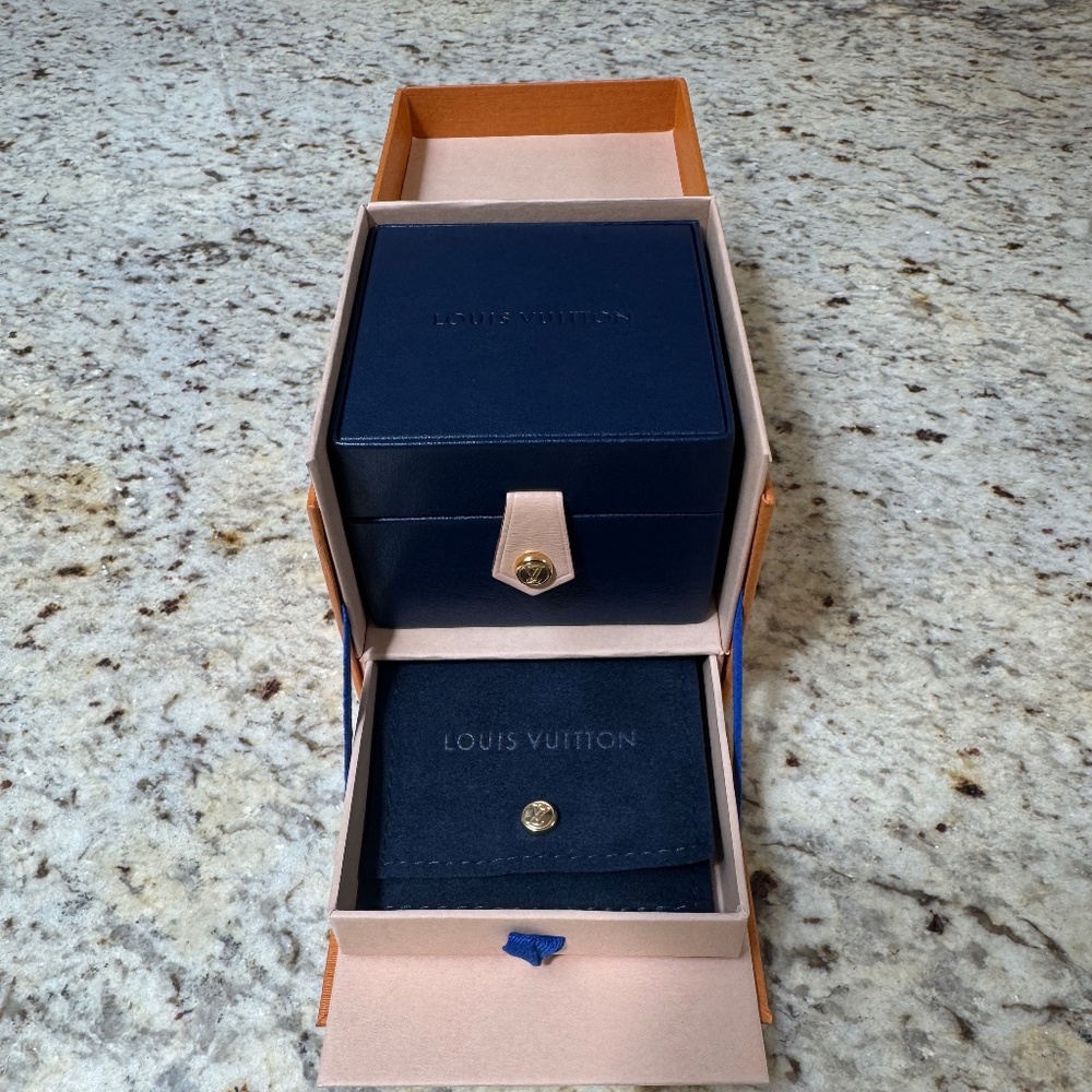 Louis Vuitton Empreinte Ear Studs, White Gold - Picture 1 of 4